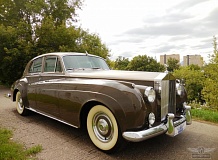ретро автомобиль ROLLS-ROYCE SILVER CLOUD