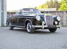 ретро автомобиль Mercedes-Benz 220S Cabrio