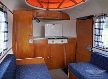 ретро автомобиль Volkswagen T1 Samba Bus