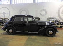 ретро автомобиль Mercedes-Benz 170S