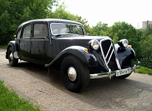 ретро автомобиль Citroen 11С Traction Avant F