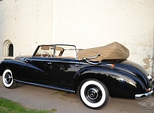 ретро автомобиль Mercedes-Benz 300 Cabriolet
