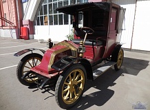 ретро автомобиль Renault AG-1 Taxi de la Marne