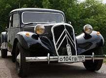 ретро автомобиль Citroen 11С Traction Avant F