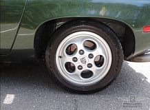ретро автомобиль Porsche 928