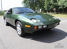ретро автомобиль Porsche 928