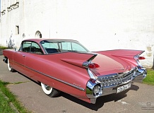 ретро автомобиль Cadillac DeVille Coupe