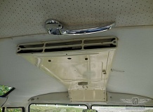ретро автомобиль Volkswagen T1 Samba Bus