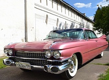 ретро автомобиль Cadillac DeVille Coupe