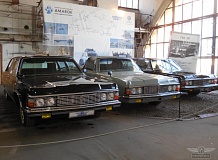 ретро автомобиль Чайка ГАЗ 14-02