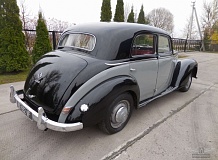 ретро автомобиль Mercedes-Benz 220 Berline Export