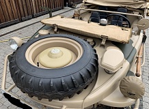 ретро автомобиль Volkswagen Schwimmwagen Typ 166 