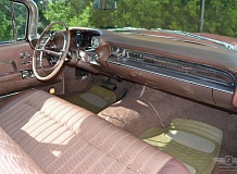 ретро автомобиль Cadillac DeVille Coupe