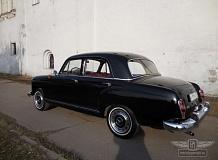 ретро автомобиль Mercedes-Benz 190B