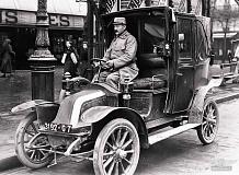 ретро автомобиль Renault AG-1 Taxi de la Marne