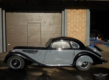 ретро автомобиль BMW 327 Coupe Autenrieth