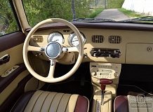 ретро автомобиль Nissan Figaro