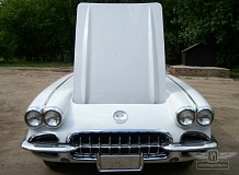ретро автомобиль Chevrolet Corvette