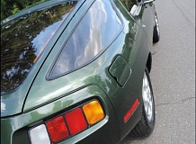 ретро автомобиль Porsche 928