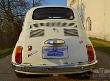 ретро автомобиль FIAT ABARTH 695