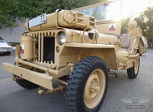 ретро автомобиль Willys Ford GPW Sahara