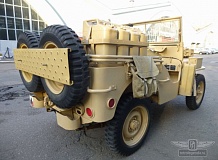 ретро автомобиль Willys Ford GPW Sahara