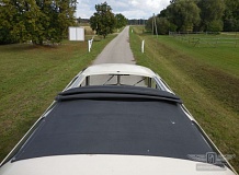 ретро автомобиль Volkswagen T1 Samba Bus