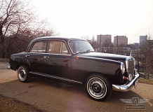 ретро автомобиль Mercedes-Benz 190B