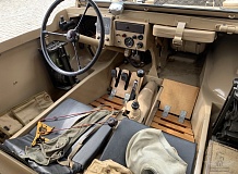 ретро автомобиль Volkswagen Schwimmwagen Typ 166 