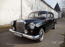 ретро автомобиль Mercedes-Benz 190B