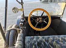 ретро автомобиль Ford model T Touring Phaeton