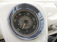 ретро автомобиль Volkswagen T1 Samba Bus