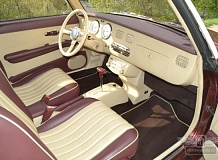 ретро автомобиль Nissan Figaro
