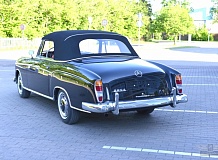 ретро автомобиль Mercedes-Benz 220S Cabrio