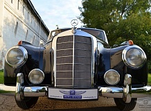 ретро автомобиль Mercedes-Benz 300 Cabriolet