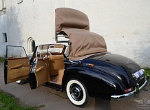ретро автомобиль Mercedes-Benz 300 Cabriolet