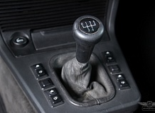 ретро автомобиль BMW 635CSi M