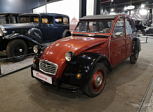 ретро автомобиль Citroen 2CV