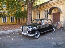 ретро автомобиль Mercedes-Benz 190B