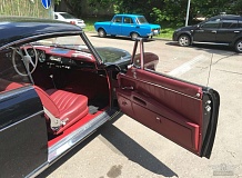 ретро автомобиль BMW 503 Coupe