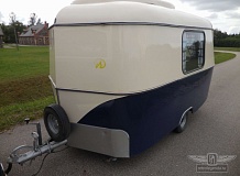 ретро автомобиль Volkswagen T1 Samba Bus