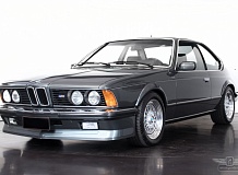 ретро автомобиль BMW 635CSi M