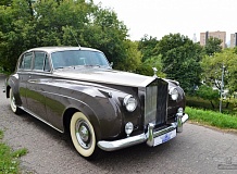 ретро автомобиль ROLLS-ROYCE SILVER CLOUD