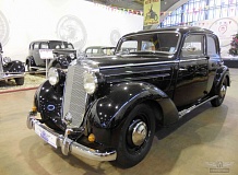 ретро автомобиль Mercedes-Benz 170S