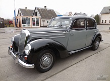 ретро автомобиль Mercedes-Benz 220 Berline Export