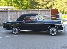 ретро автомобиль Mercedes-Benz 220S Cabrio
