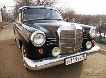 ретро автомобиль Mercedes-Benz 190B