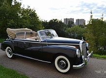 ретро автомобиль Mercedes-Benz 300 Cabriolet