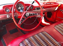 ретро автомобиль Chevrolet Impala Convertible