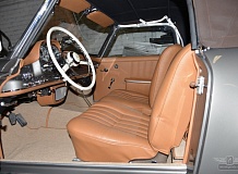 ретро автомобиль Mercedes-Benz 190SL